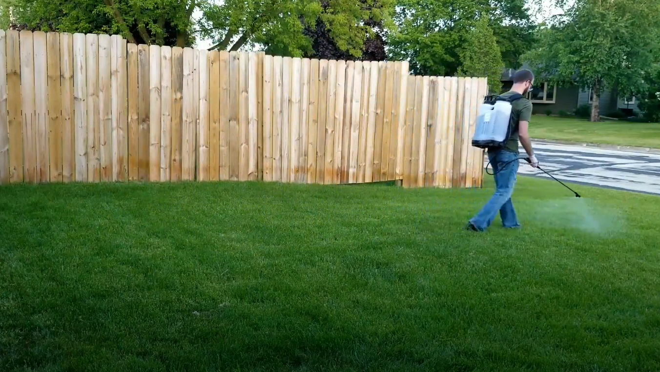 How to Use a Weed Killer [Guide For Beginners] Grass Killer